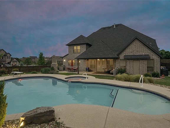 2nd image of 501 NE Green Creek Rd