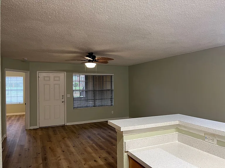 355 Lakepointe Dr #102 — Photo 4