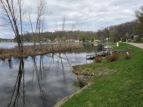 2nd image of 10281 Walnut Dr