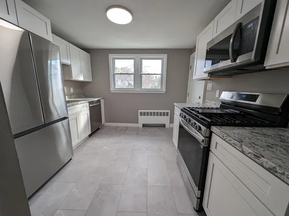 25 Evergreen Ave, Bedford, MA 01730