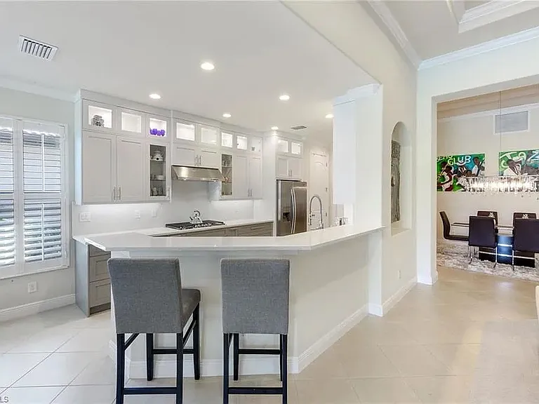 9909 Casabella Way — Photo 15