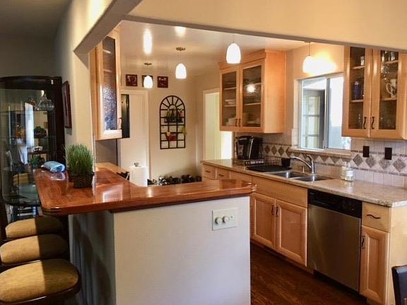 4th image of 413 Southwood Dr