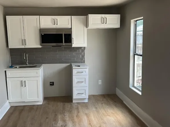 1738 Lee Hall St #B, San Antonio, TX 78201