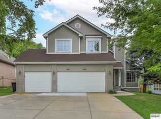 17271 Pine St, Omaha, NE 68130