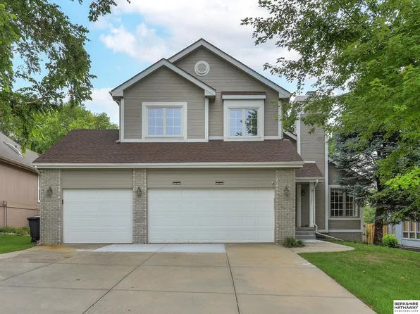 17271 Pine St, Omaha, NE 68130
