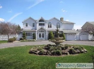 25 Beech Rd, Islip, NY 11751