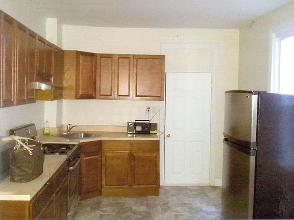 3rd image of 1613 Park St