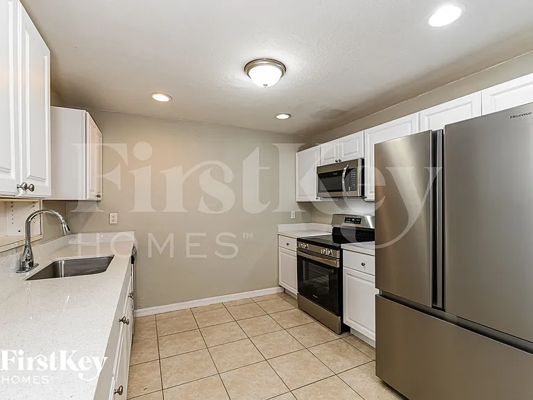 401 NE 15th Ave — Photo 6