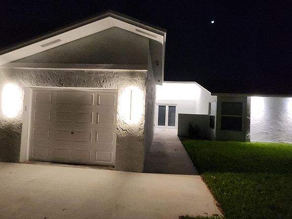 4th image of 165 NW 41st Way