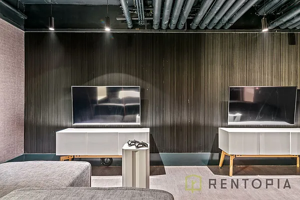 Rented by The KCI Group | media 112