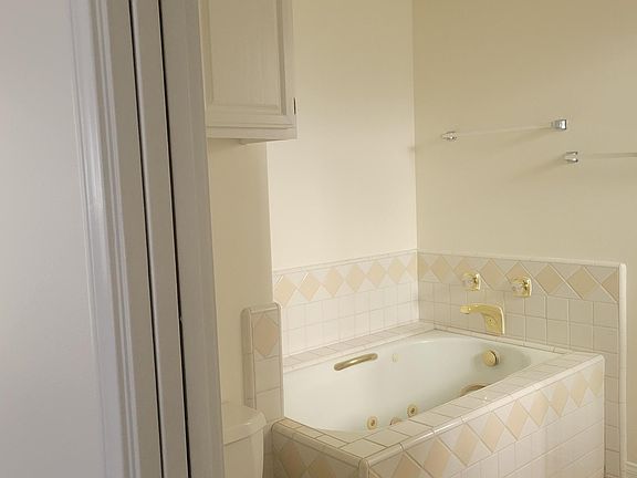 5th image of 2214 Cabrillo Ave