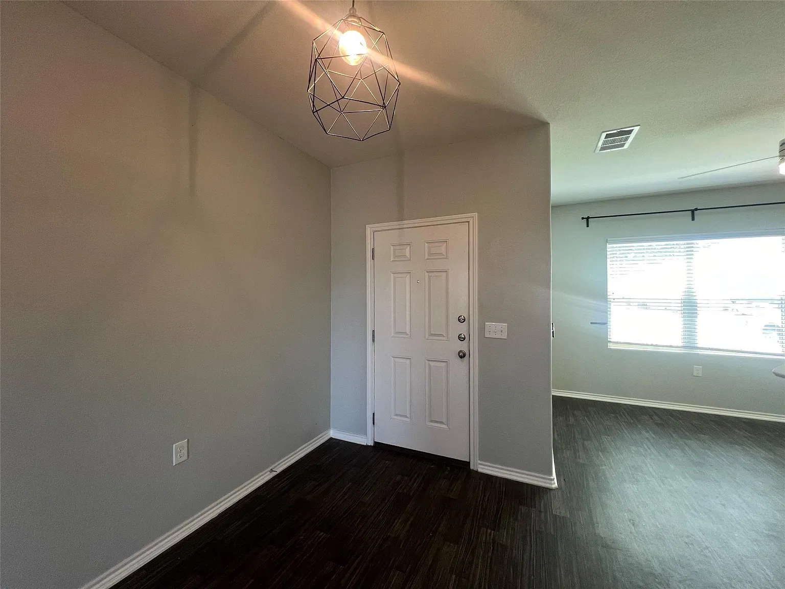 5 bed, 3.0 bath, 2722 sqft, $2,295 — Photo 2