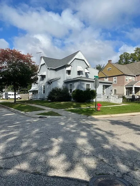 Building Photo - 2121 7th St #3