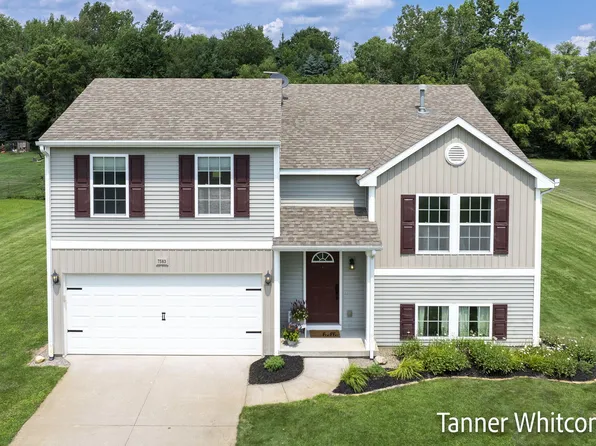 7583 Mountain Pine Dr NE, Cedar Springs, MI 49319
