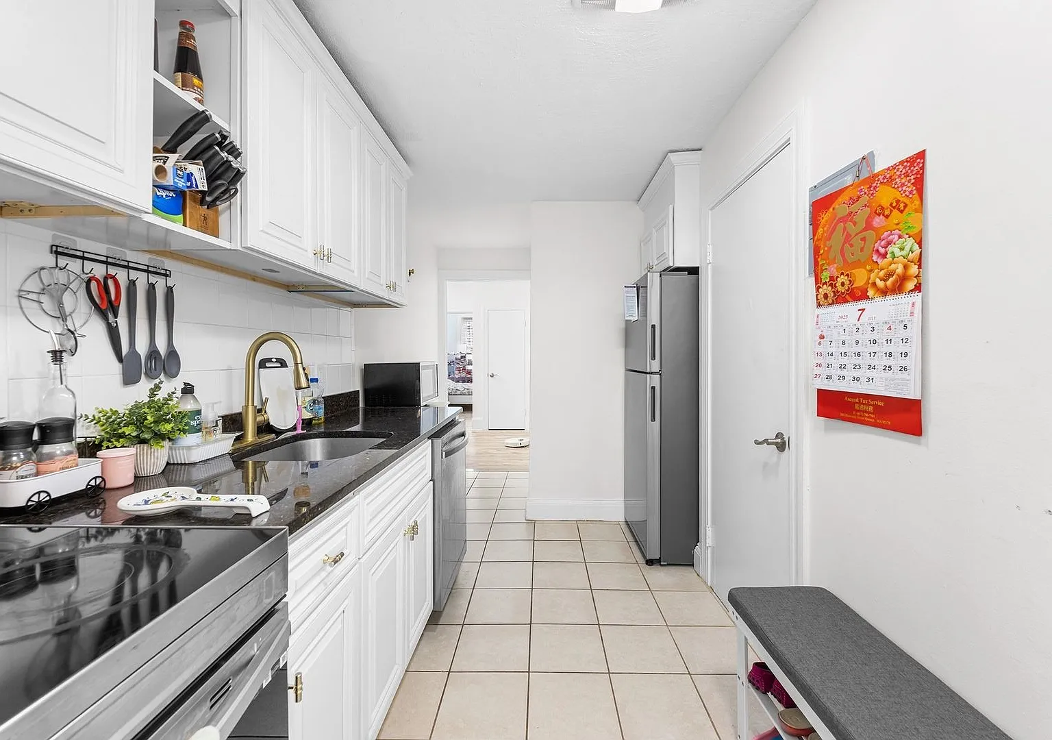 1 Bed - Close to T - Private Patio - Laundry in Building — Photo 3