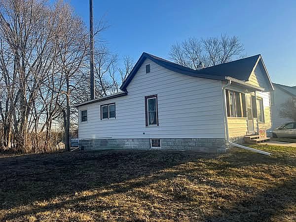 2nd image of 606 Hill St