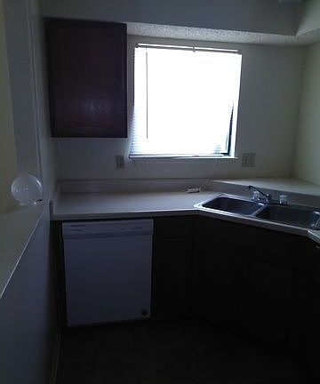 3rd image of 6331 Cambridge Dr APT 3