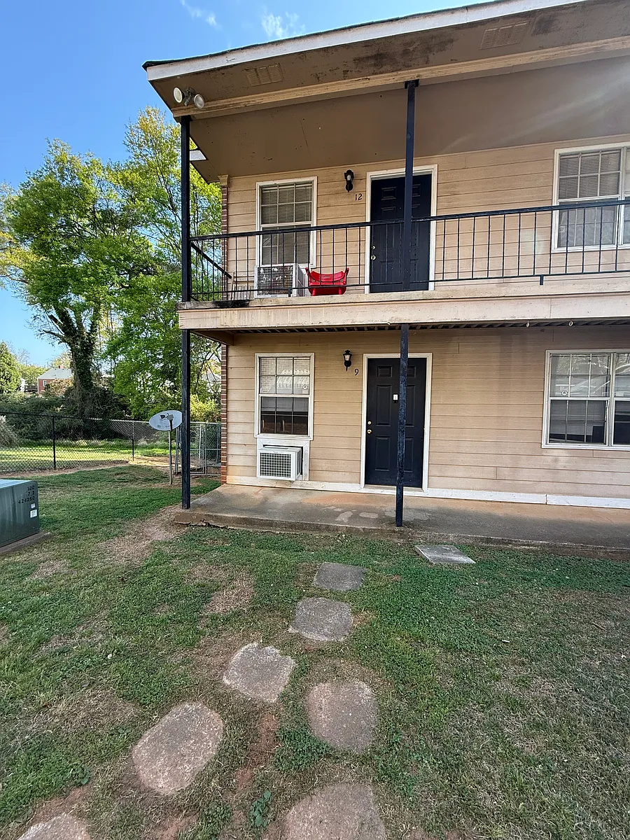Building Photo - 179 Woodrow St #9