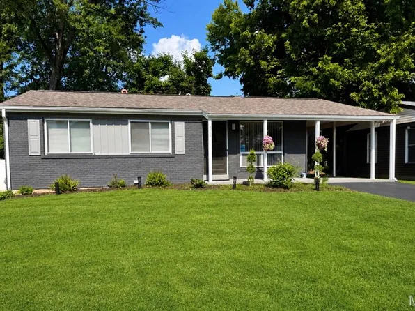 2865 Cherry Point Ln, Maryland Heights, MO 63043