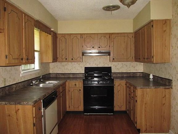 2nd image of 223 Paula Dr