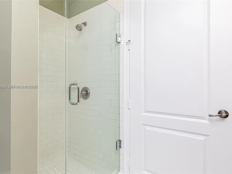 365 SW 13th Ter #- — Photo 23