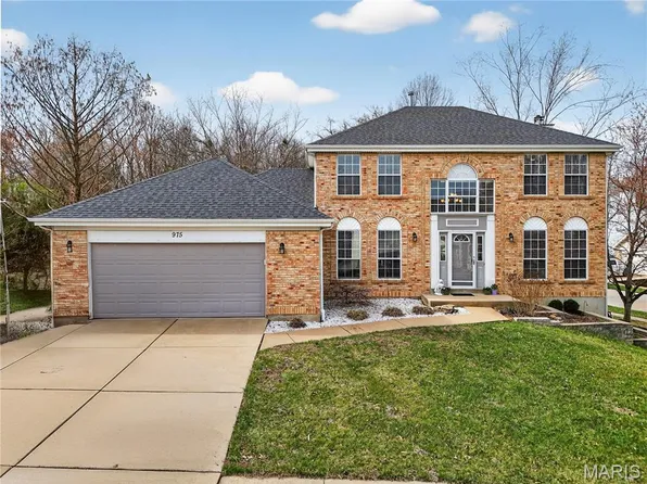 975 Arlington Glen Dr, Fenton, MO 63026