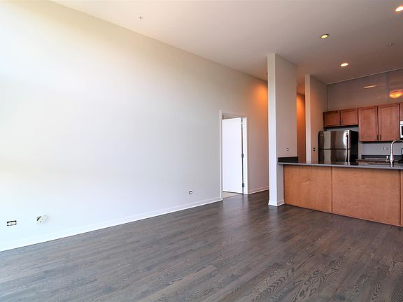 4th image of 1540 W Fullerton Ave #16jdegp2e