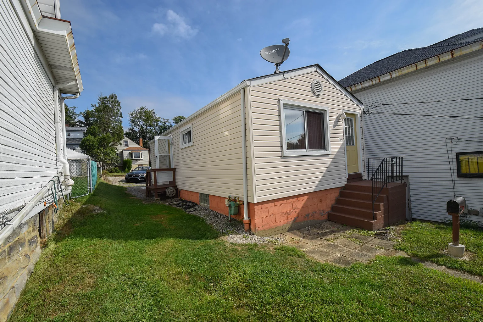 136 Georgetown Ave photo 1