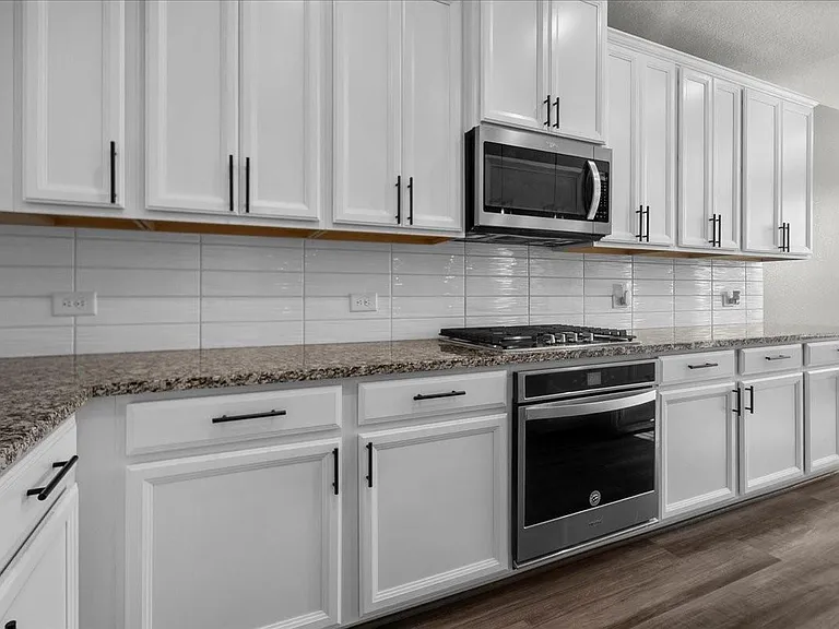 13814 Russell Ct — Photo 16