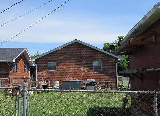 2nd image of 416 1st Ave