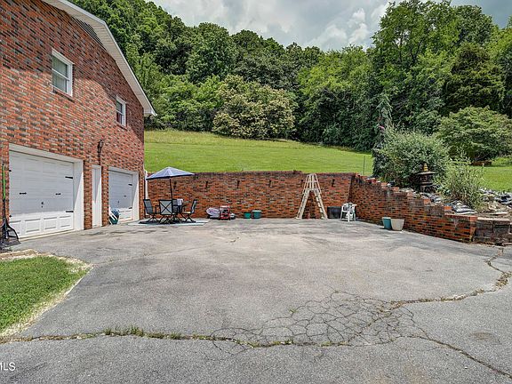 5th image of 130 Jones Drive Ests