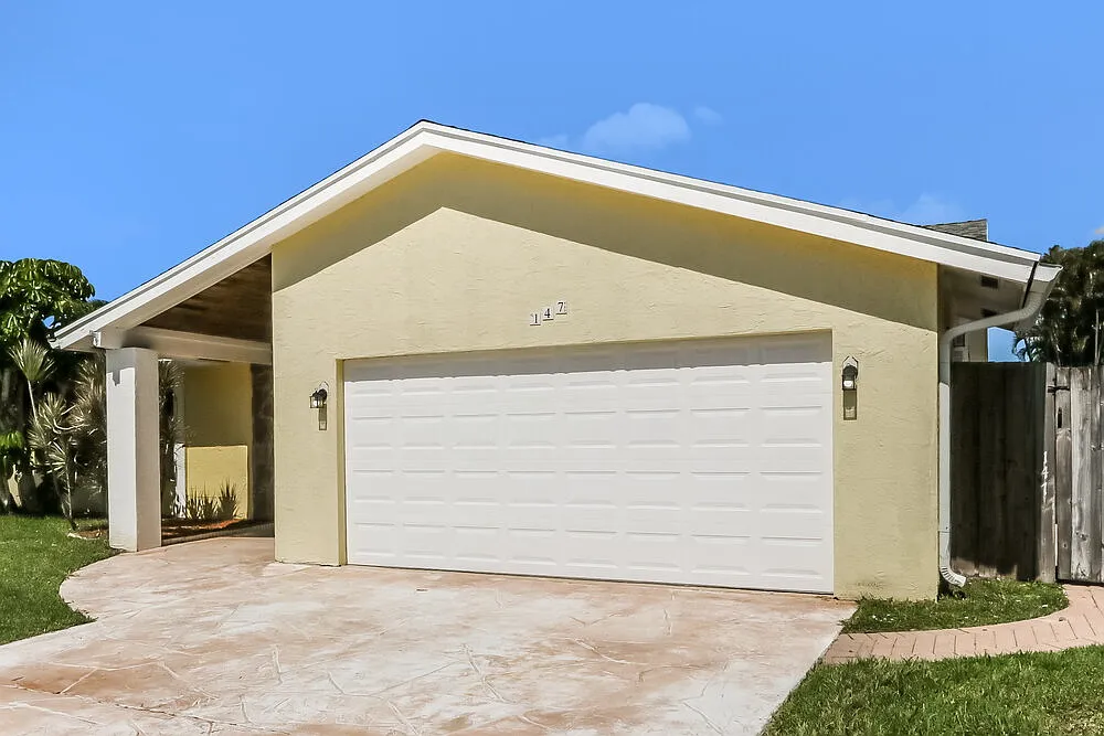 3 bed, 2.0 bath, 1956 sqft, $3,110 — Photo 4