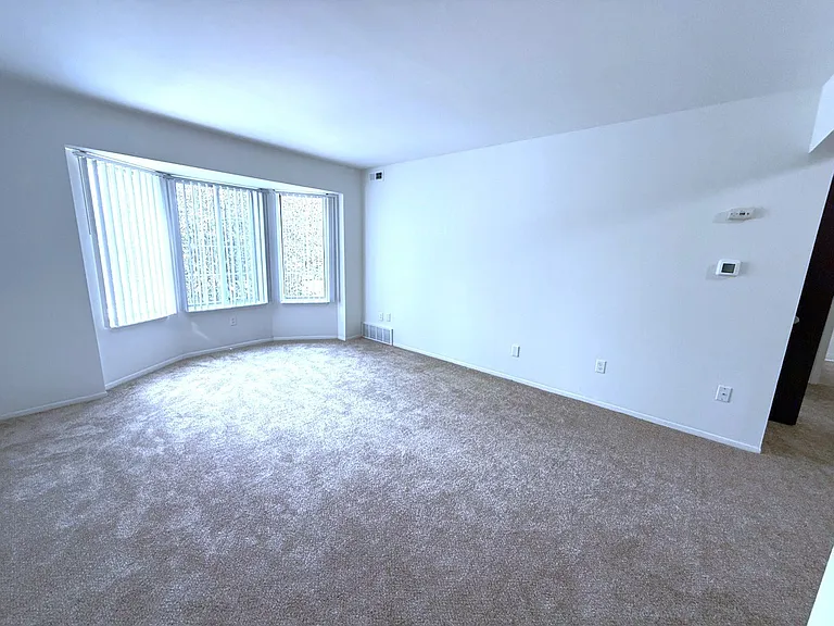 Charter Oaks Apartments — Photo 168