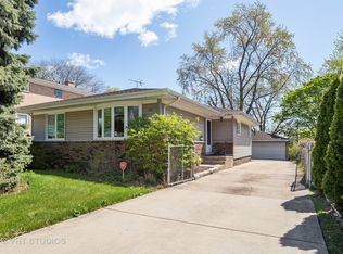 555 N Yale Ave, Villa Park, IL 60181