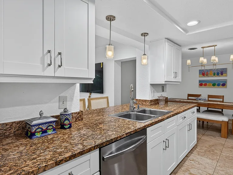 4431 NE 28th Ave — Photo 49
