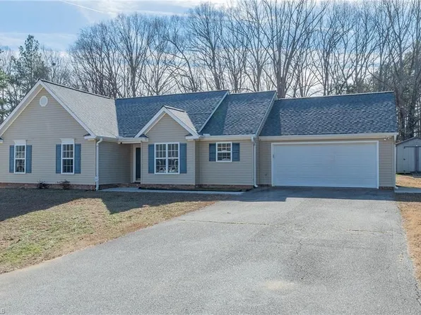 358 Carriage Ln, Linwood, NC 27299
