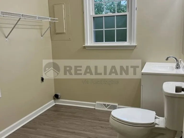 108 Oakwood Dr — Photo 6