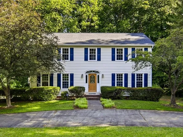 705 Luxbury Rd, Winston Salem, NC 27104