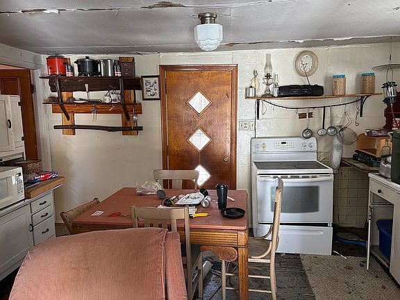 3rd image of 23 Hillcrest Ln