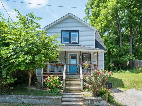 1620 Plunkett St, Staunton, VA 24401