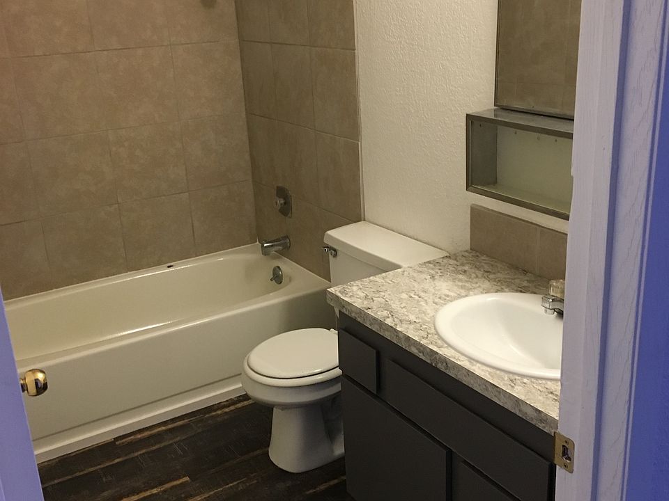 2nd image of 724 W Agate St APT B