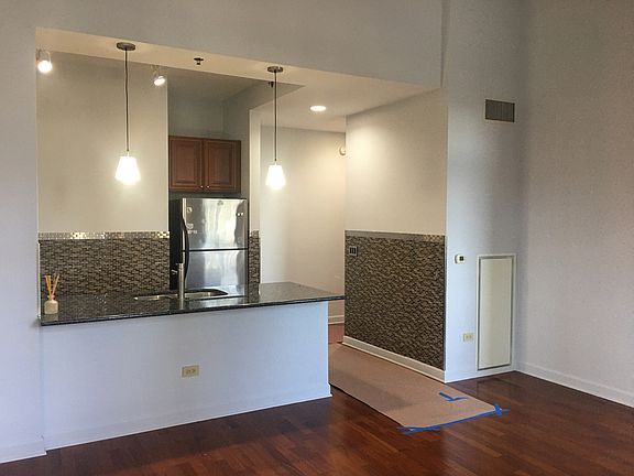 2nd image of 1400 S Michigan Ave APT 602