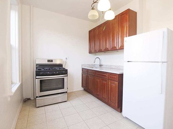 2nd image of 2390 29th St APT 6