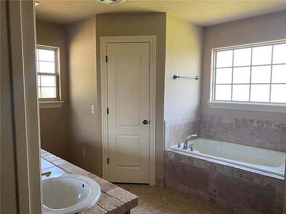 5th image of 4180 W Spring House Dr