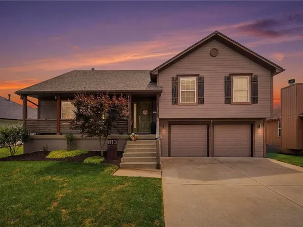 813 SW Woodland Dr, Grain Valley, MO 64029