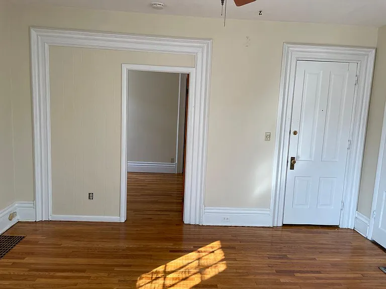 423 Crescent St NE #2 — Photo 4