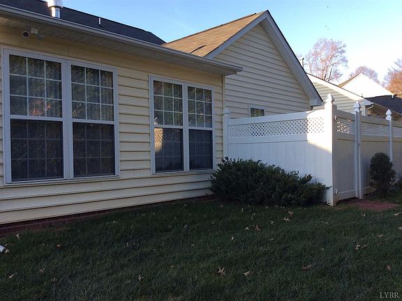 4th image of 330 Legacy Oaks Cir