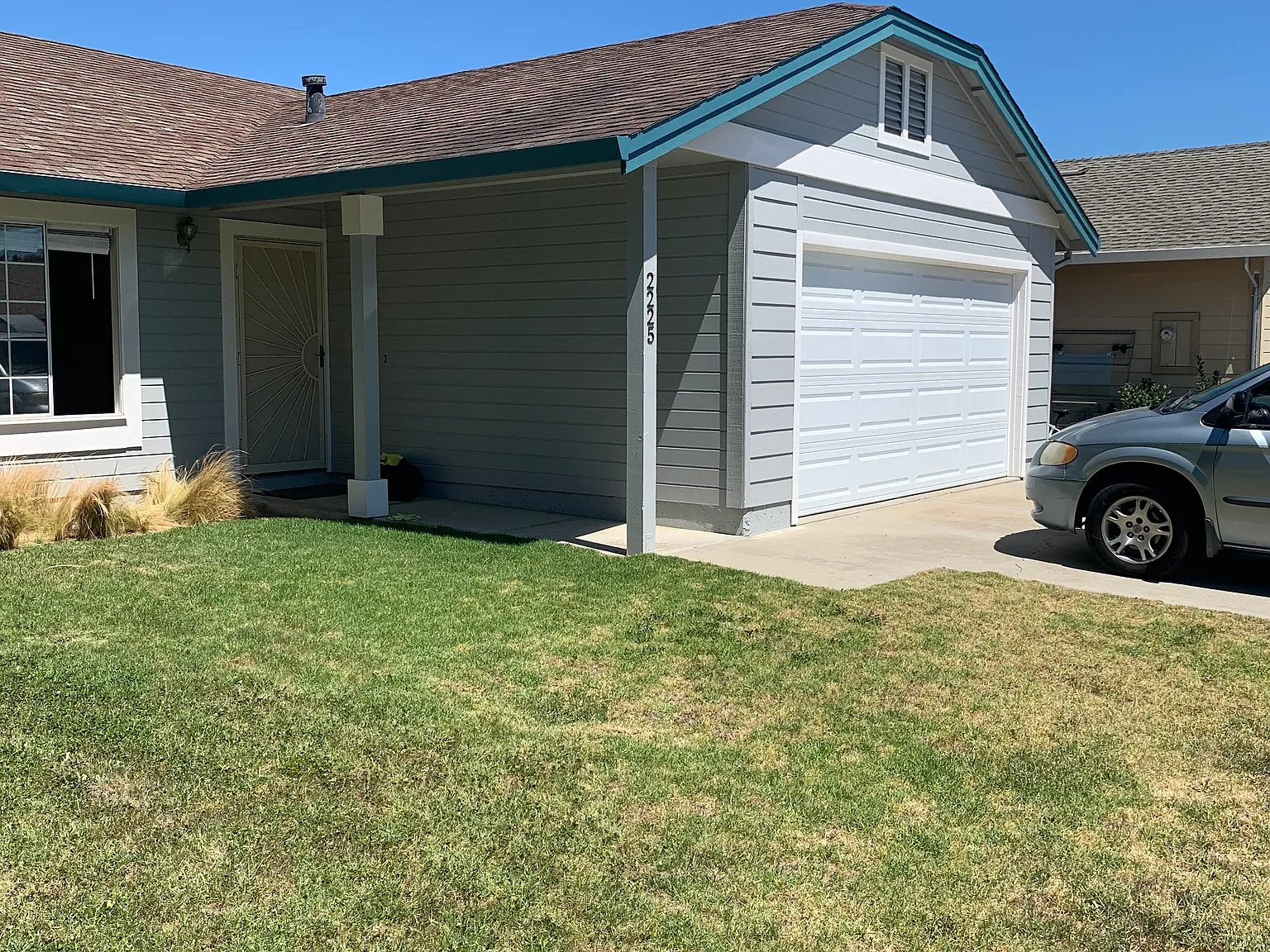 3 bed, 1370 sqft, $4,195 — Photo 2