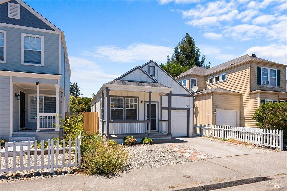 1447 Tammy Way - Photo 2