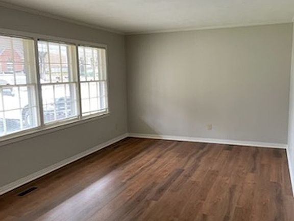 5th image of 220 Sharon Dr NE